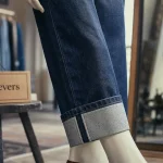 Jean a revers femme : wide leg denim au revers net, vue pied